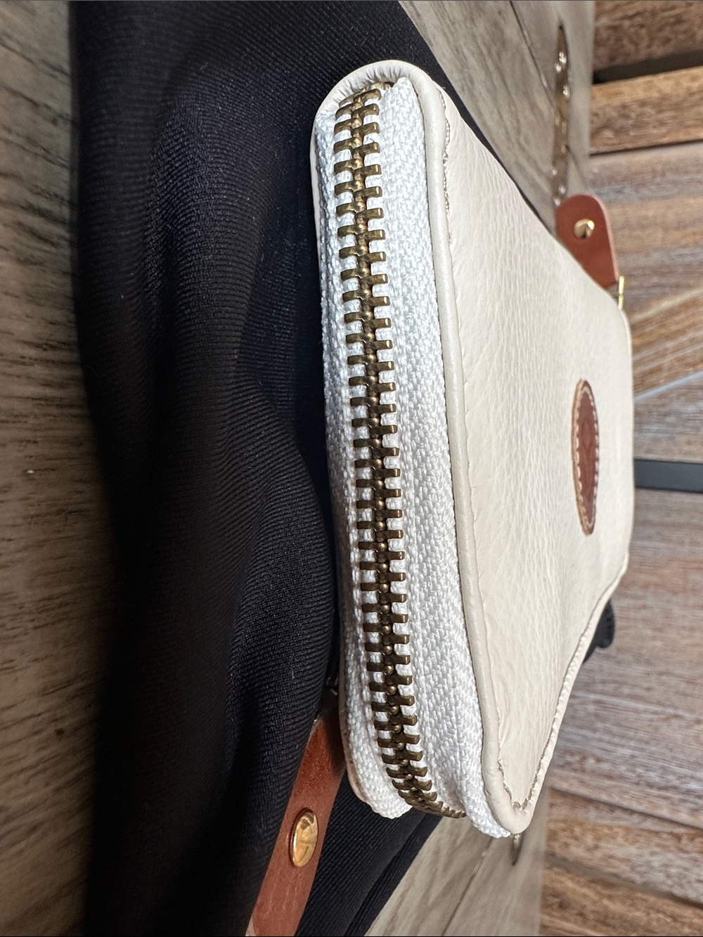 Mercedes Benz Cream Pebbled Leather Zippered Wallet Clutch - Picture 5 of 15